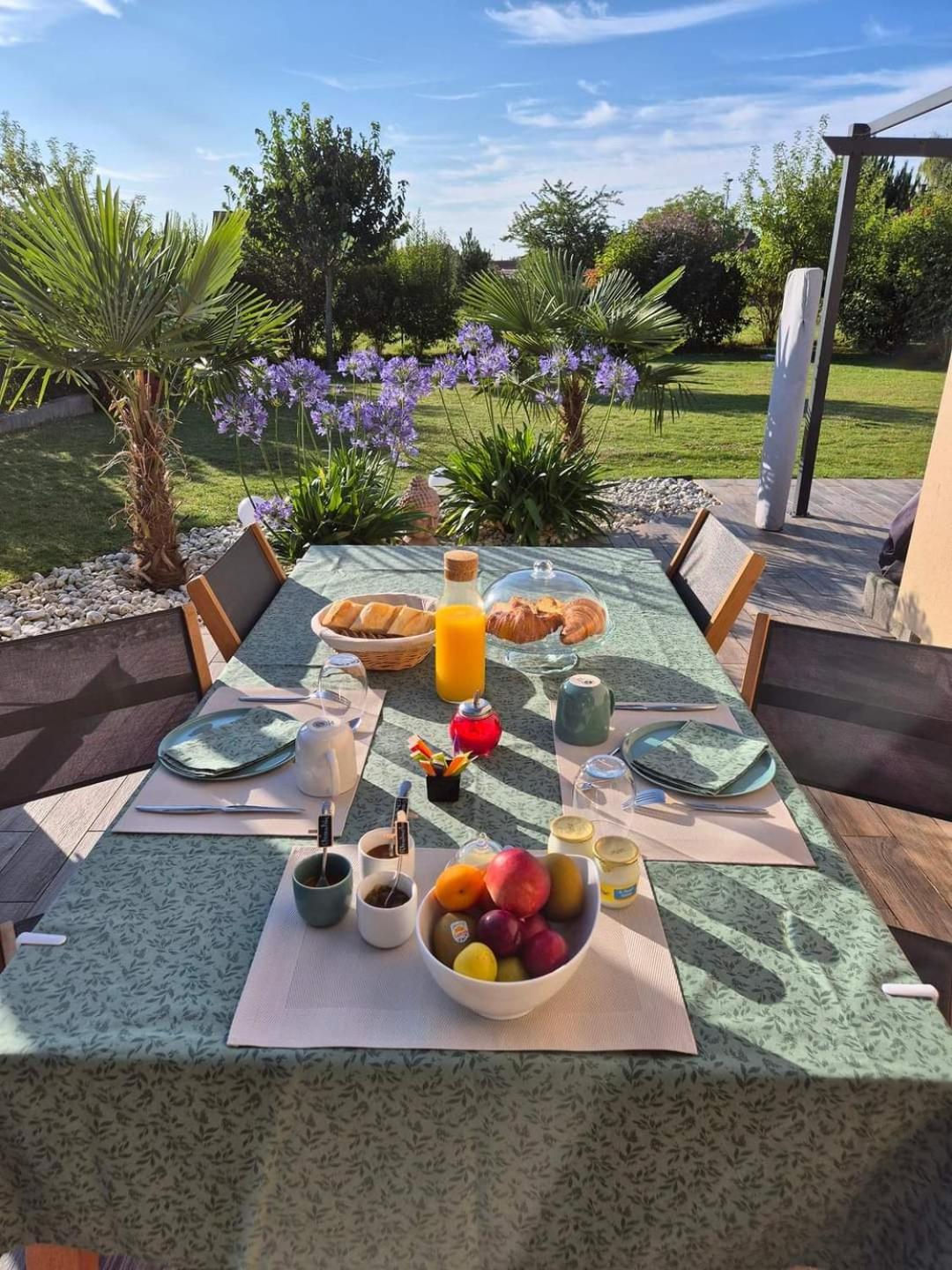 Les Charmilles Bed and Breakfast Escoville Buitenkant foto